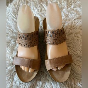 LIKE NEW! NAOT BROWN LEATHER WEDGES 40/9 WORN ONCE